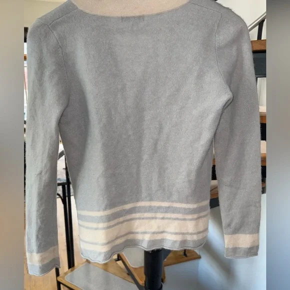 Cortland Park Women’s Blue and Cream 100% Cashmere Sweater size XS - Picture 2 of 6